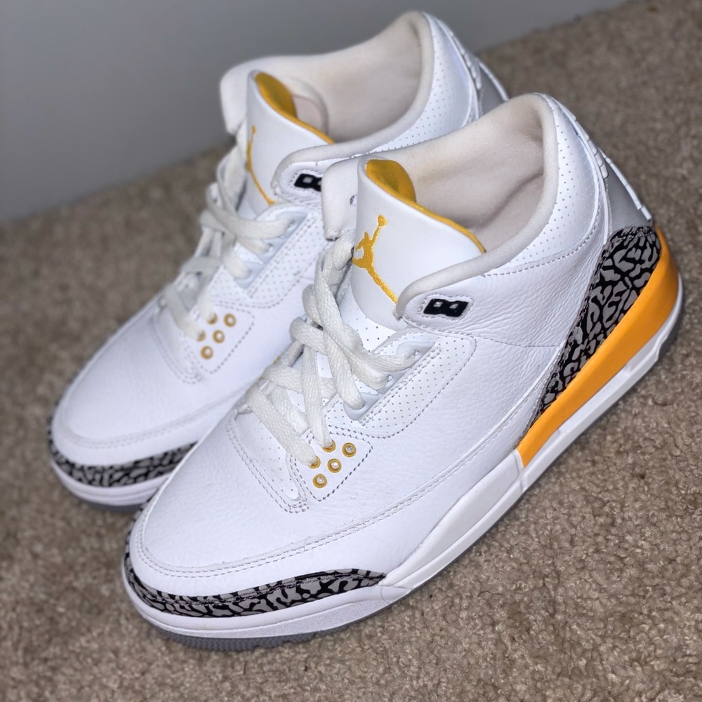 Gold Jordan 3 - Picture 2 of 4